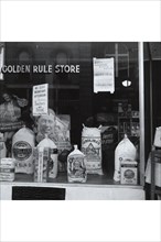 Grocery window 1939