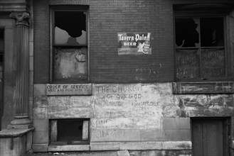 Abandoned building, South Side of Chicago, Illinois 1941