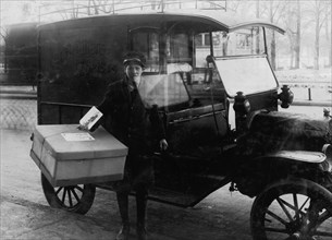 Jewish Delivery Boy is a helper at a Floral establishment 1917
