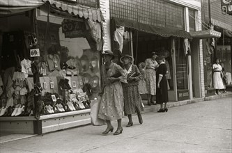 African American shopping Saturday afternoon in London, Ohio, "the main street" 1935