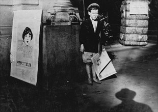 Alabama Newsboy or Circular Handouts works outside of Theatre 1914