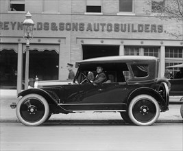 Automobile outside Reynolds & Sons Auto builders 1922