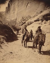 Band of mounted Navahos passing through Cañon 1904