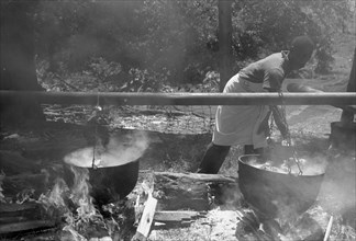 Barbecuing beef and lamb for a benefit picnic supper  1940