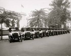 Black & White Taxis 1921