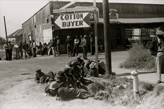 Black section of town, Saturday afternoon, Belzoni, Mississippi 1939