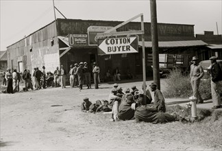 Black section of town, Saturday afternoon, Belzoni, Mississippi 1939