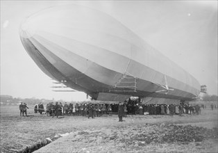 Blimp, Zeppelin No. 3, on ground