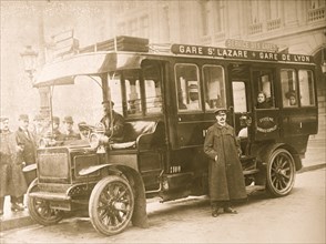 Bus in Paris goes to the Lyon & St. Lazare Stations 1908