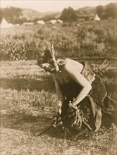 Offering the pipe to the Earth--Cheyenne 1910