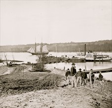 City Point, Va., vicinity. Medical supply boat Planter at General Hospital wharf on the Appomattox 1863