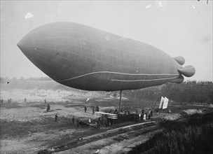 Clement-Bayard Dirigible Ready for Flight to Carry plane aloft