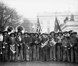 Cowboys at the White House en masse on horses 1923