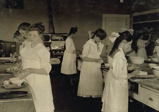 Domestic Science class in Horace Mann School.  1917