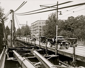 Engineers replace Washington bridge while traffic rolls right along 1931