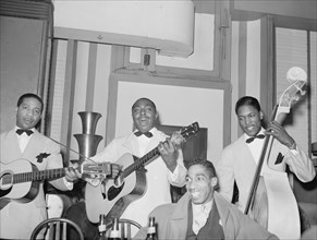 Entertainers at Black tavern. Chicago, Illinois 1941