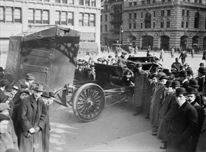 New York Gawkers Trash Talk 1912