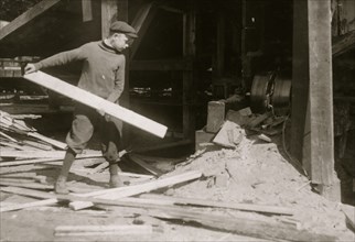 Boys hods lumber 1914