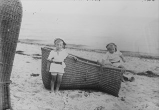German PRINCELINGS on Beach with Baskets 1909