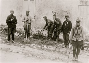 German prisoners work -- near Villeroy