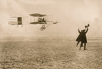 Farman flying machine, in flight 1907