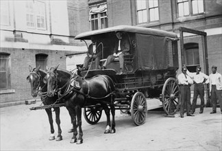 Horse-drawn wagon outside Bureau of Engraving and Printing building 1912