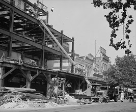 Iron Beam Falls during Construction of the National Theatre 1923