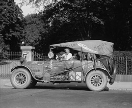 Jeff Davis Sedan with tarpaulin in DC 1924
