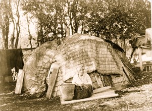Klamath tule hut 1923