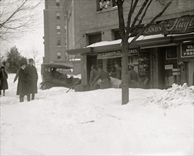 Knickerbocker Theatre in Washington DC collapse from the weight of snow 1922