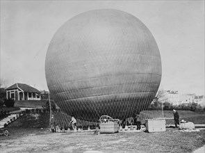 Lambert's Balloon getting ready to take off 1915