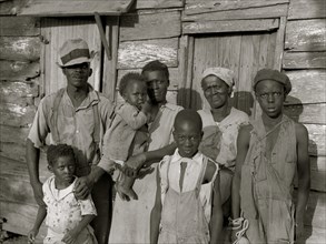 Lewis Hinter, Black client with his family on Lady's Island off Beaufort, South Carolina 1936