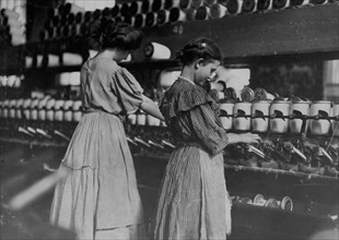 Lincoln Cotton Mill, Evansville, Ind. Young Girls at Spoolers 1908