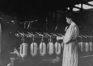 Lincoln Cotton Mills, Evansville, Ind. Girl at Spinning Machine, the slubber 1908