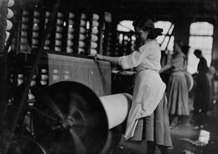 Lincoln Cotton Mills, Evansville, Ind. Girls at weaving machine; warpers 1908