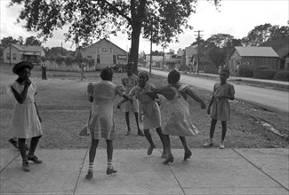 Little Black girls playing, Lafayette, Louisiana 1938