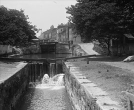 Locks inside the Chesapeake & Ohio Canal form a waterfall 1925