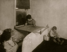 Making mesh  bags. 1912