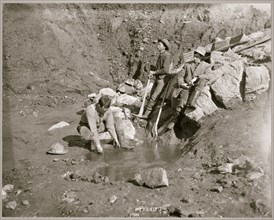 Men panning gold 1915