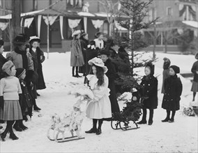Midwinter carnival, children's parade, doll sleds 1909