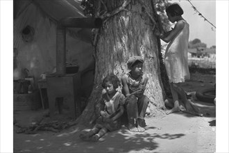 Motherless migrant children 1935