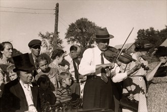 Fiddler at the World's Fair in Vermont 1941