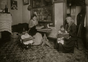 Making willow plumes in an unlicensed tenement. 1912