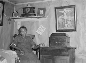 Mrs. Louise Dyson, wife of FSA borrower. She is the mother of fifteen children.  1940