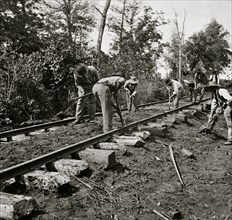 Murfreesboro, Tenn., vicinity. Men repairing single-track railroad after Battle of Stone's River 1863