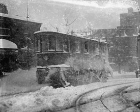 New York Trolley Car makes its way during the Blizzard of 1922 1922