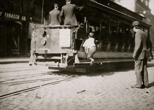 Newsie, "flipping cars" 1909
