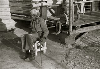 Old man Moseley, now blind, Gees Bend, Alabama 1939