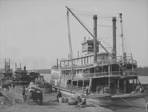 Paddle Wheeler at Levee at Vicksburg, Mississippi 1910