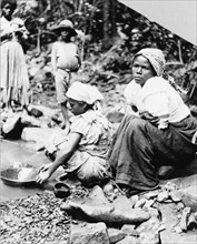 Panning for gold, Puerto Rico 1910